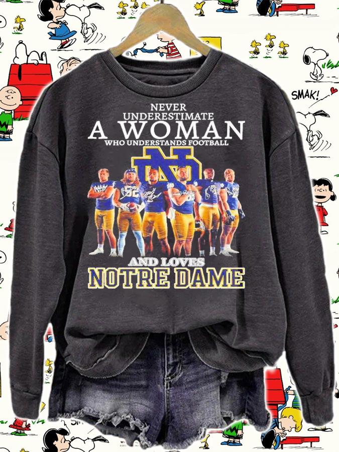 Never underestimate a woman who understands football and loves Notre Dame signatures shirt t-shirt sweatshirt
