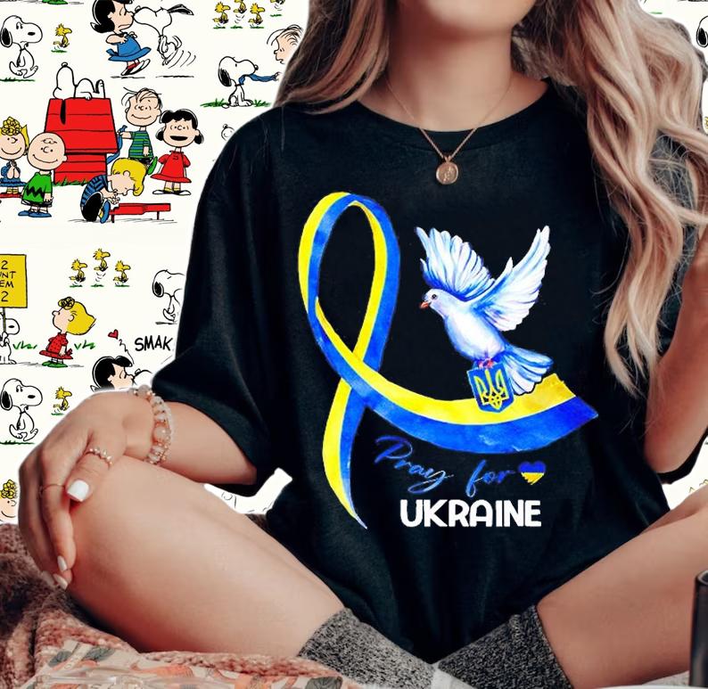 Dove Ukraine Ukrainian Ribbon Pray For Ukraine Free Ukraine T-Shirt t-shirt