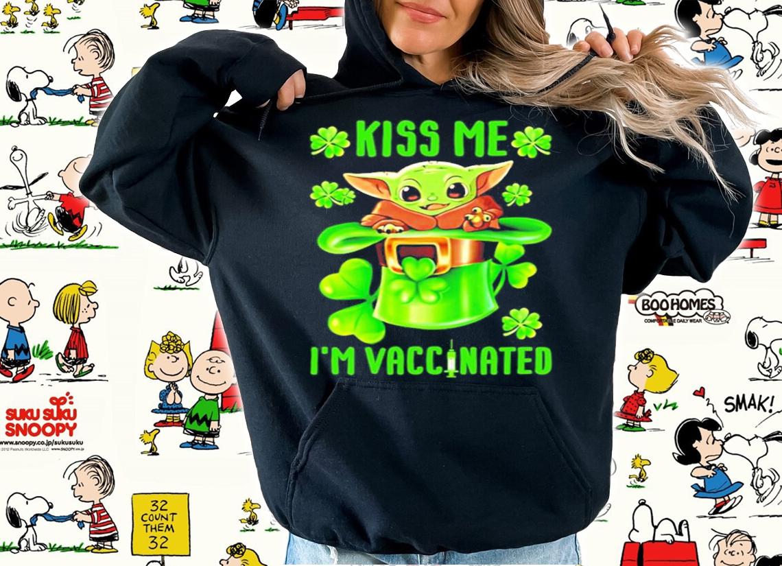Baby Yoda Leprechaun kiss me I'm vaccinated St.Patrick's Day shirt hoodie